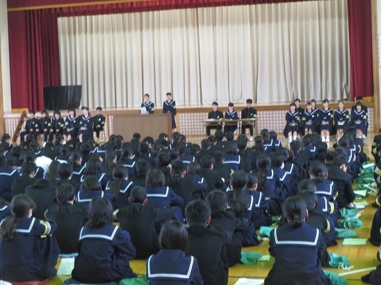 １１月５日(月）　後期生徒会役員任命式、生徒総会が行われました2